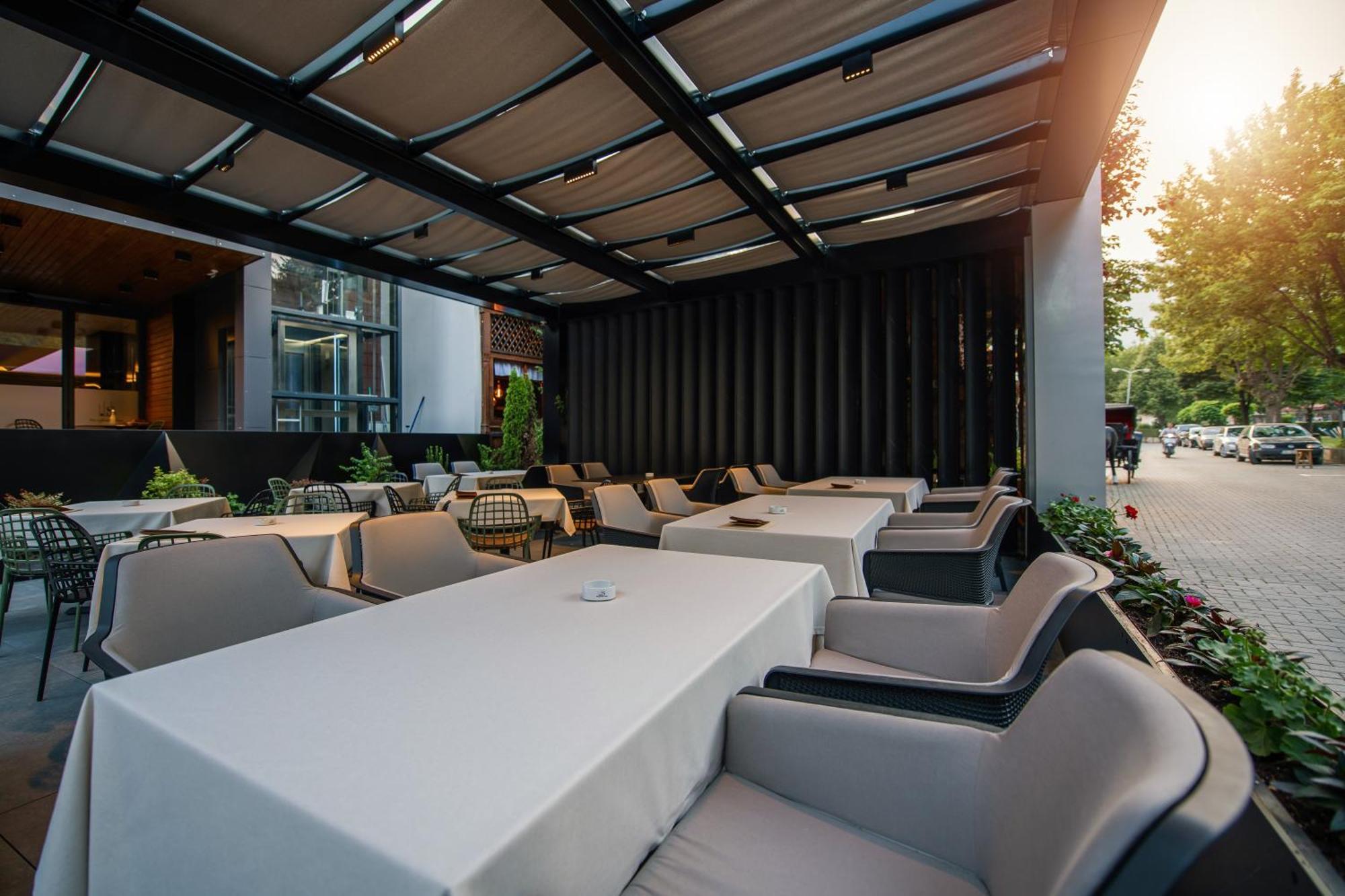 Seraphine Plaza Peje Exterior photo